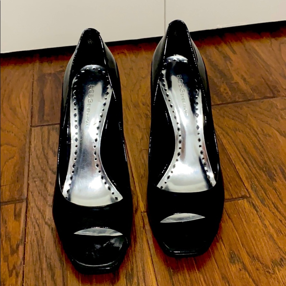 BCBG Size 9 Black Patent Leather Peep Toe Pump NEW